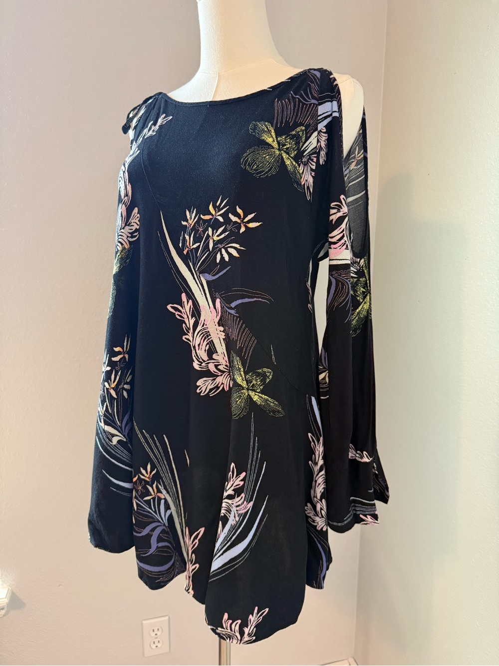 Free People Clear Skies Open Shoulder Floral Tunic XS Black Multi